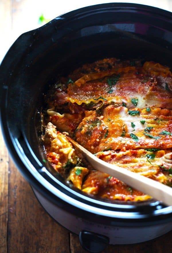 Super Easy Skinny Veggie Crockpot Lasagna - a handful of simple ingredients for a healthy family dinner. | https://cyrieka.com